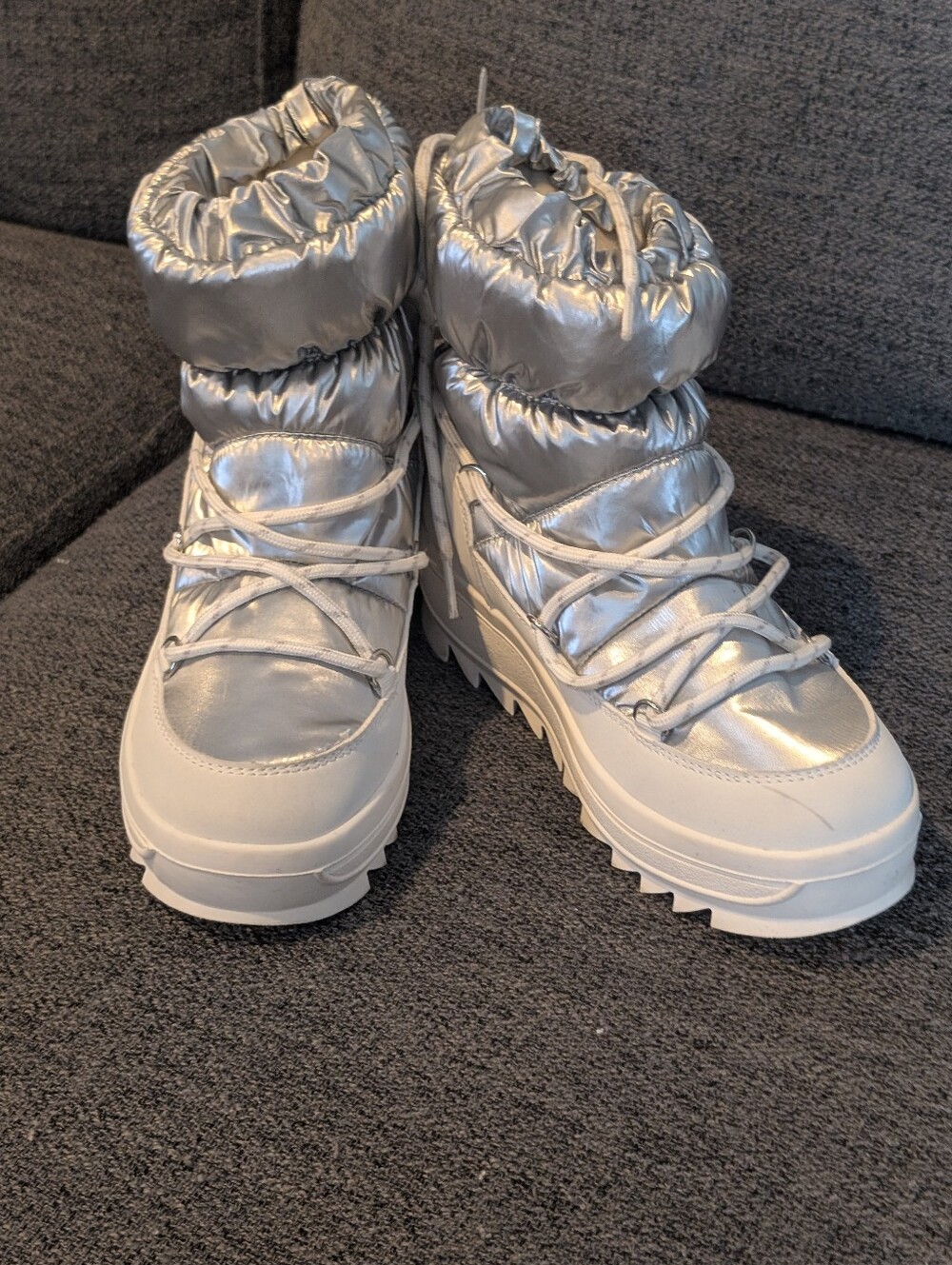 Pajar HuMetallic Silver Puffer Winter Boots